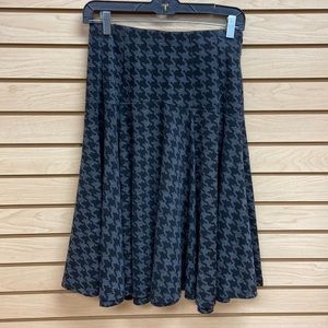 Paniz fashionable women skirt Made in USA Size 4